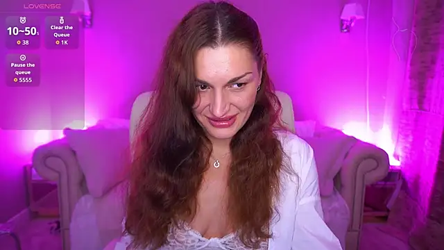 Snapshot of EllaGoldenn chatting on 7, 10, 2025 EllaGoldenn online show from 7, 10, 2025