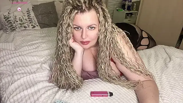 Snapshot of Nivika chatting on 6, 11, 2025 Nivika online show from 6, 11, 2025