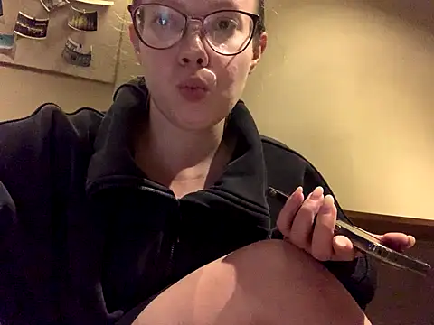 Snapshot of Stacyqq chatting on 16, 10, 2025 Stacyqq online show from 16, 10, 2025