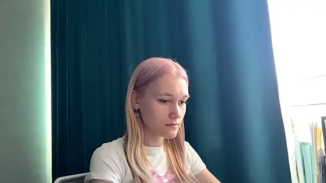 Snapshot of TwinedPeril chatting on 4, 10, 2025 TwinedPeril online show from 4, 10, 2025