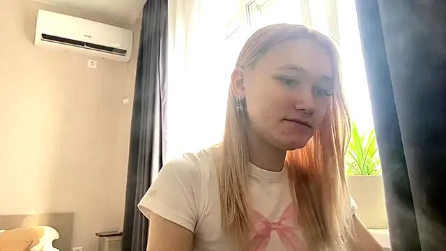 Snapshot of TwinedPeril chatting on 8, 10, 2025 TwinedPeril online show from 8, 10, 2025