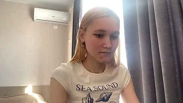 Snapshot of TwinedPeril chatting on 22, 10, 2025 TwinedPeril online show from 22, 10, 2025