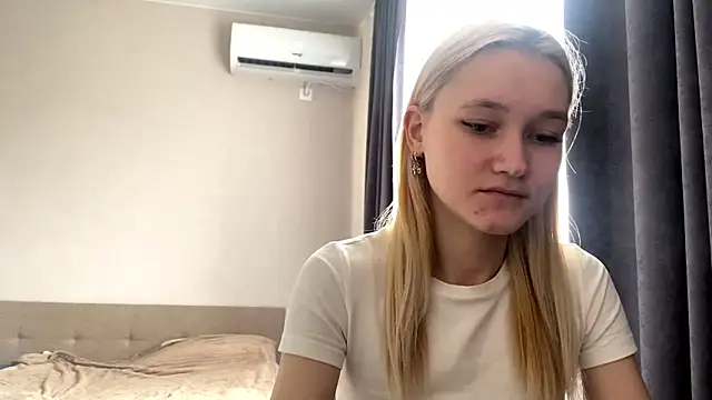 Snapshot of TwinedPeril chatting on 24, 10, 2025 TwinedPeril online show from 24, 10, 2025