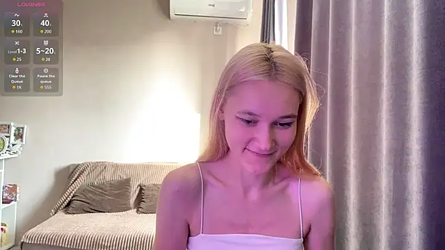 Snapshot of TwinedPeril chatting on 8, 11, 2025 TwinedPeril online show from 8, 11, 2025