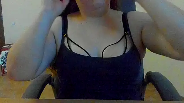 Snapshot of Liza-Mendez chatting on 7, 10, 2025 Liza-Mendez online show from 7, 10, 2025