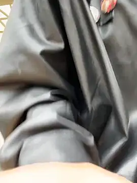 Snapshot of RonnieKiss chatting on 25, 9, 2025 RonnieKiss online show from 25, 9, 2025