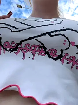 Snapshot of RonnieKiss chatting on 27, 9, 2025 RonnieKiss online show from 27, 9, 2025