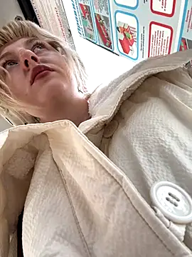 Snapshot of RonnieKiss chatting on 11, 10, 2025 RonnieKiss online show from 11, 10, 2025