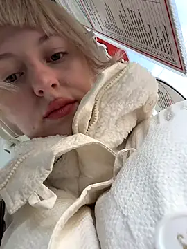 Snapshot of RonnieKiss chatting on 12, 10, 2025 RonnieKiss online show from 12, 10, 2025