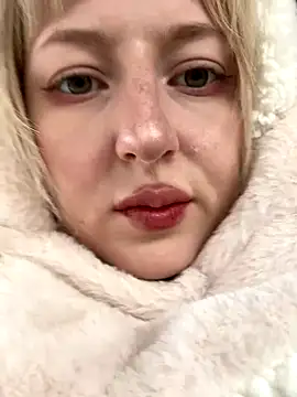 Snapshot of RonnieKiss chatting on 14, 10, 2025 RonnieKiss online show from 14, 10, 2025