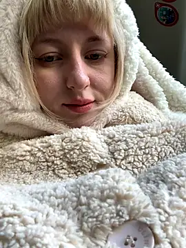 Snapshot of RonnieKiss chatting on 18, 10, 2025 RonnieKiss online show from 18, 10, 2025