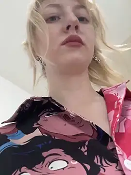 Snapshot of RonnieKiss chatting on 13, 11, 2025 RonnieKiss online show from 13, 11, 2025