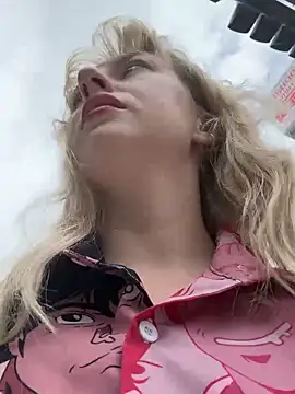 Snapshot of RonnieKiss chatting on 17, 11, 2025 RonnieKiss online show from 17, 11, 2025