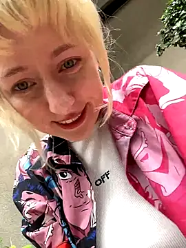 Snapshot of RonnieKiss chatting on 20, 11, 2025 RonnieKiss online show from 20, 11, 2025