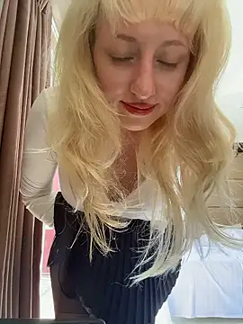 Snapshot of RonnieKiss chatting on 15, 1, 2026 RonnieKiss online show from 15, 1, 2026