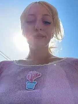 Snapshot of RonnieKiss chatting on 6, 2, 2026 RonnieKiss online show from 6, 2, 2026