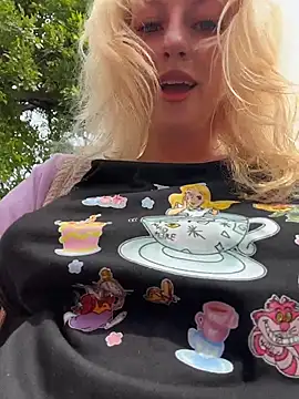 Snapshot of RonnieKiss chatting on 8, 2, 2026 RonnieKiss online show from 8, 2, 2026