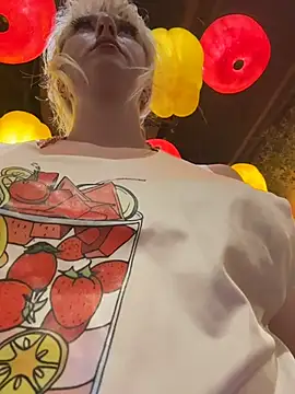 Snapshot of RonnieKiss chatting on 1, 3, 2026 RonnieKiss online show from 1, 3, 2026