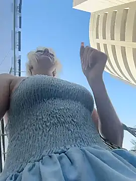 Snapshot of RonnieKiss chatting on 7, 3, 2026 RonnieKiss online show from 7, 3, 2026