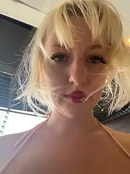 Snapshot of RonnieKiss chatting on 8, 3, 2026 RonnieKiss online show from 8, 3, 2026