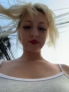 Snapshot of RonnieKiss chatting on 15, 3, 2026 RonnieKiss online show from 15, 3, 2026