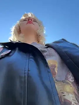RonnieKiss online show from 10, 5, 2026
