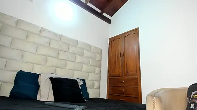 Snapshot of BennBrown chatting on 6, 10, 2025 BennBrown online show from 6, 10, 2025