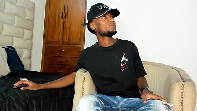 Snapshot of BennBrown chatting on 7, 10, 2025 BennBrown online show from 7, 10, 2025