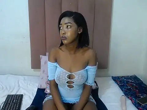 Snapshot of Latoyaxx12 chatting on 19, 9, 2025 Latoyaxx12 online show from 19, 9, 2025