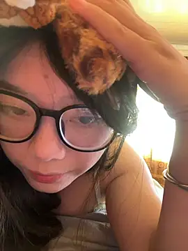 Snapshot of AZ37866 chatting on 14, 10, 2025 AZ37866 online show from 14, 10, 2025