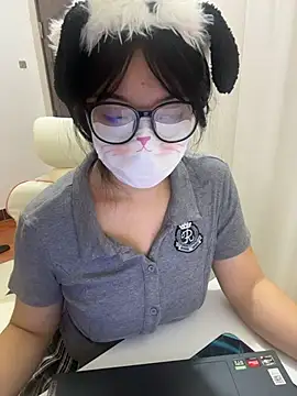 Snapshot of AZ37866 chatting on 6, 11, 2025 AZ37866 online show from 6, 11, 2025