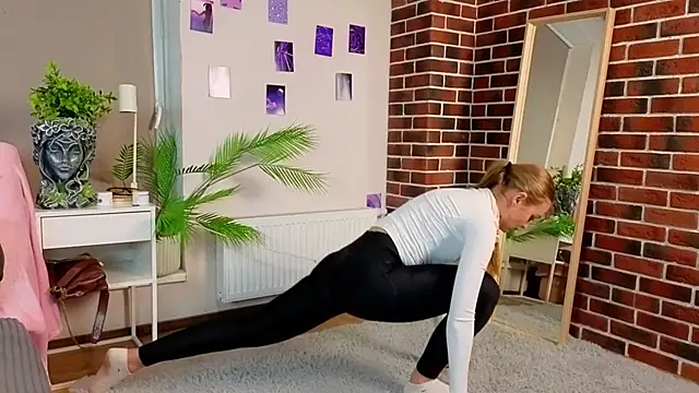 Snapshot of MarryLuz chatting on 22, 9, 2025 MarryLuz online show from 22, 9, 2025