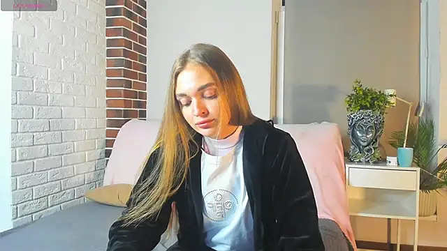 Snapshot of MarryLuz chatting on 28, 9, 2025 MarryLuz online show from 28, 9, 2025