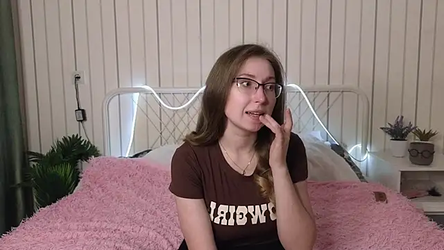 Snapshot of DaliaRadtke chatting on 5, 10, 2025 DaliaRadtke online show from 5, 10, 2025