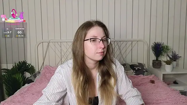 Snapshot of DaliaRadtke chatting on 9, 10, 2025 DaliaRadtke online show from 9, 10, 2025