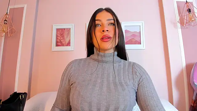 Snapshot of Sarah_Reidd chatting on 8, 10, 2025 Sarah Reidd online show from 8, 10, 2025