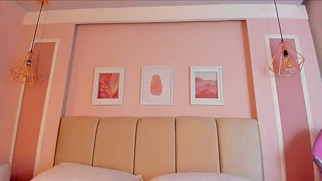 Snapshot of Sarah_Reidd chatting on 28, 10, 2025 Sarah Reidd online show from 28, 10, 2025