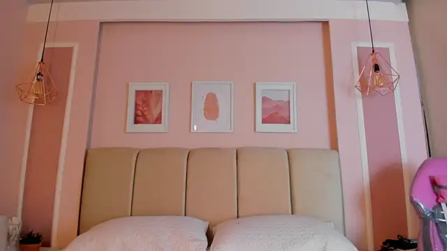 Snapshot of Sarah_Reidd chatting on 29, 10, 2025 Sarah Reidd online show from 29, 10, 2025