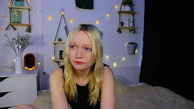 Snapshot of ArcticaRyder chatting on 4, 10, 2025 ArcticaRyder online show from 4, 10, 2025