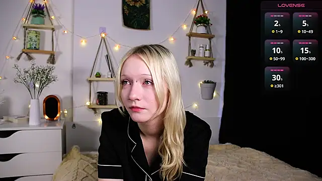 Snapshot of ArcticaRyder chatting on 5, 10, 2025 ArcticaRyder online show from 5, 10, 2025