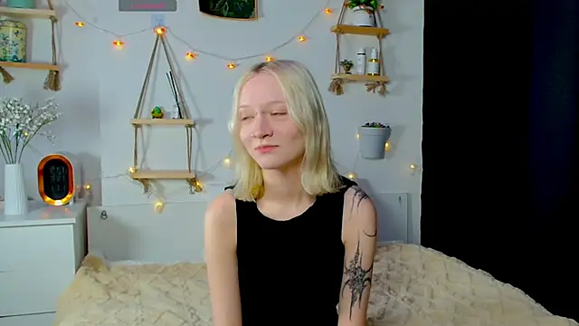 Snapshot of ArcticaRyder chatting on 3, 11, 2025 ArcticaRyder online show from 3, 11, 2025