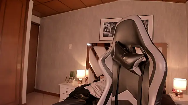 Snapshot of HaathorX chatting on 1, 11, 2025 HaathorX online show from 1, 11, 2025