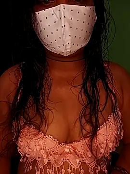 Snapshot of Mona_darling21 chatting on 10, 10, 2025 Mona darling21 online show from 10, 10, 2025