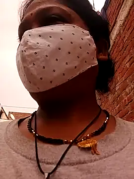 Snapshot of Mona_darling21 chatting on 29, 10, 2025 Mona darling21 online show from 29, 10, 2025