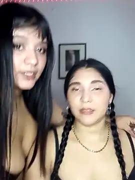 Snapshot of TwoForyouX chatting on 1, 10, 2025 TwoForyouX online show from 1, 10, 2025