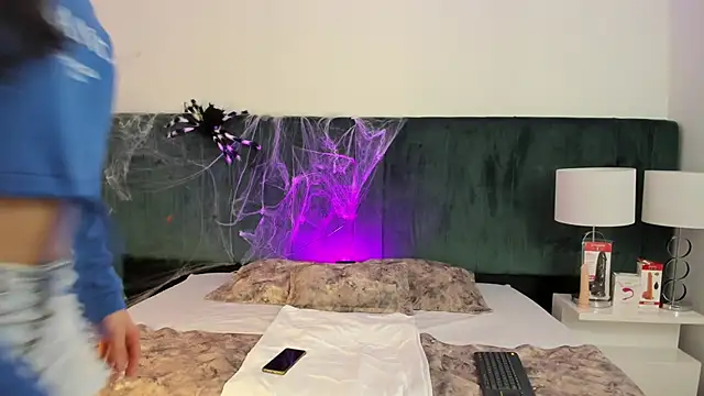 Snapshot of VanessaParis__ chatting on 26, 10, 2025 VanessaParis online show from 26, 10, 2025