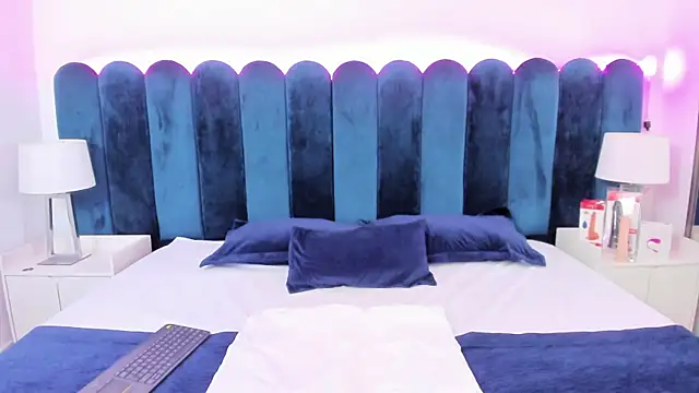 Snapshot of VanessaParis__ chatting on 7, 11, 2025 VanessaParis online show from 7, 11, 2025