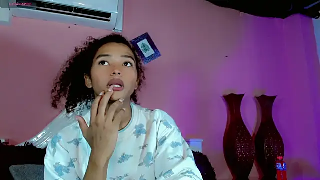 Snapshot of _IsabellaRousse chatting on 9, 11, 2025 IsabellaRousse online show from 9, 11, 2025