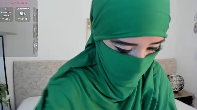 Snapshot of _Malak chatting on 5, 11, 2025 Malak online show from 5, 11, 2025