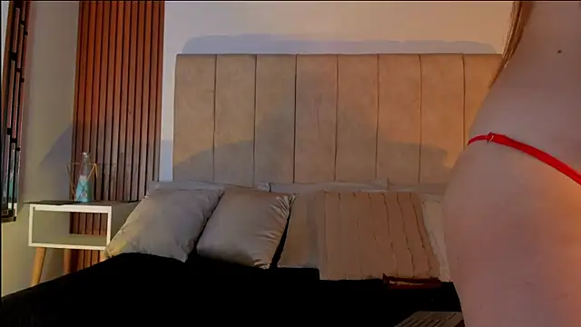 Snapshot of Lauraa_saenz11 chatting on 17, 10, 2025 Lauraa saenz11 online show from 17, 10, 2025